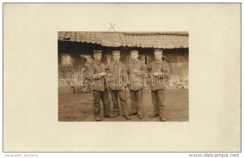 ** T2 WWI German Cigarette Smoking Soldiers, Group Photo - Sin Clasificación