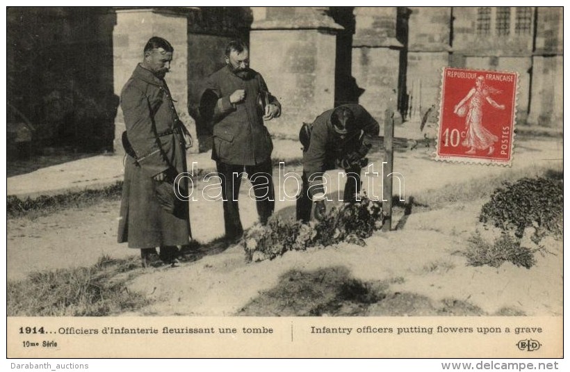 * T2 WWI French Military Officers Putting Flowers Upon A Grave - Sin Clasificación