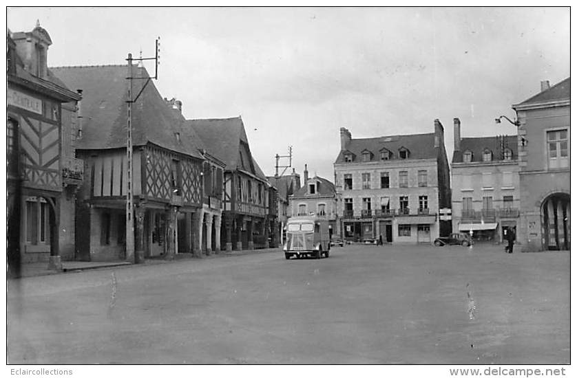 Le Guerche De Bretagne          35    Place De La Mairie. Camion Citroen   Année  60        (voir Scan) - La Guerche-de-Bretagne