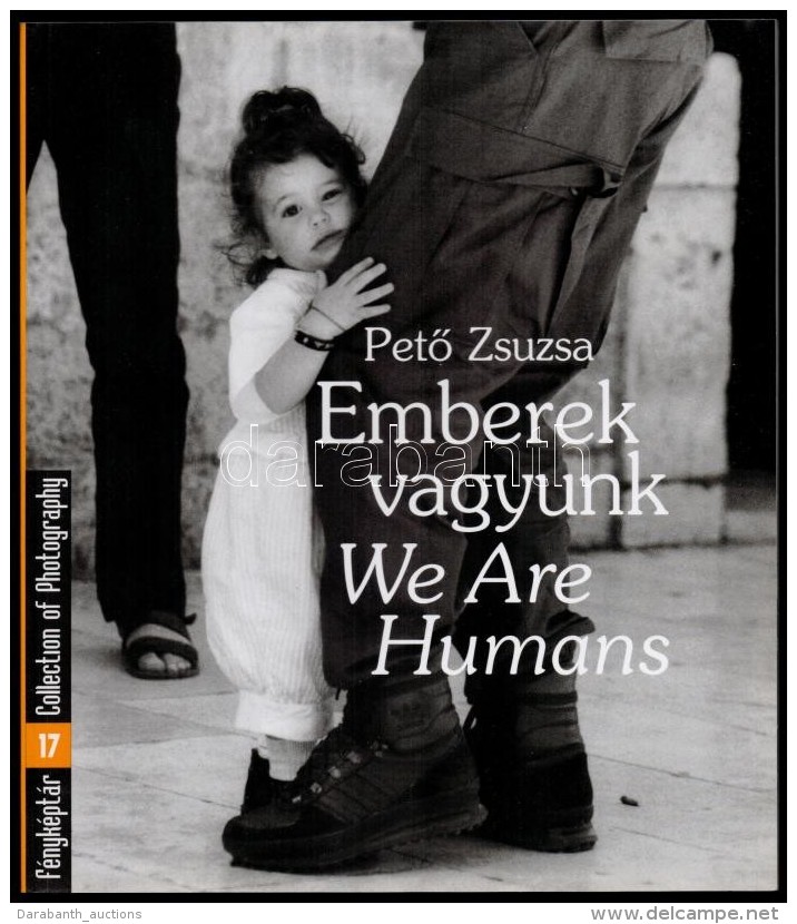 F&eacute;nyk&eacute;pt&aacute;r 17.: PetÅ‘ Zsuzsa: Emberek Vagyunk / We Are Humans. Bp., 2002, Interart.... - Altri & Non Classificati