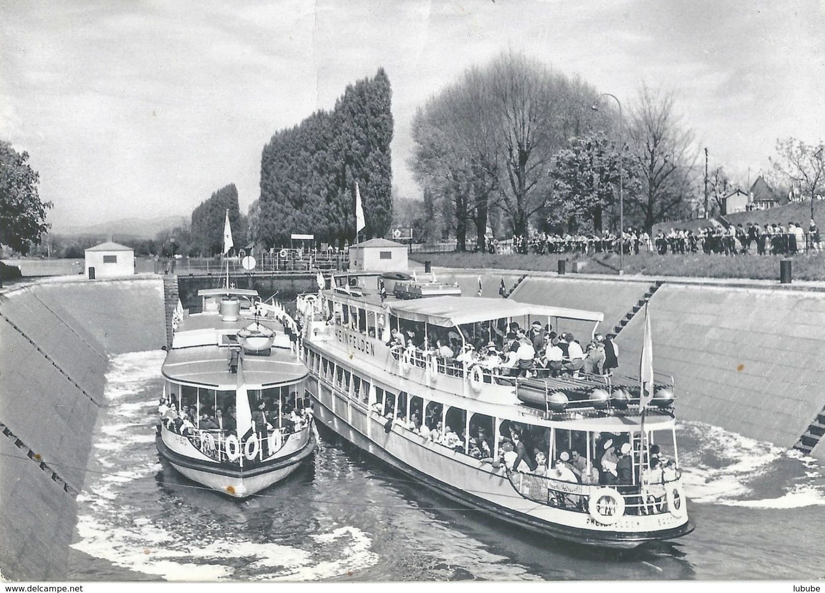 Augst - Personenboote Rhyblitz Und Rheinfelden In Der Schleuse          Ca. 1960 - Augst