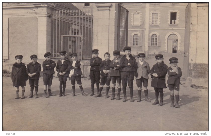 F12- 49) ANGERS - CARTE PHOTO BUYSE - BONNAURE  ANGERS - PORTE D'ENTREE INSTITUTION ? ECOLE ? ELEVES  EN TENUE - 2 SCANS - Angers