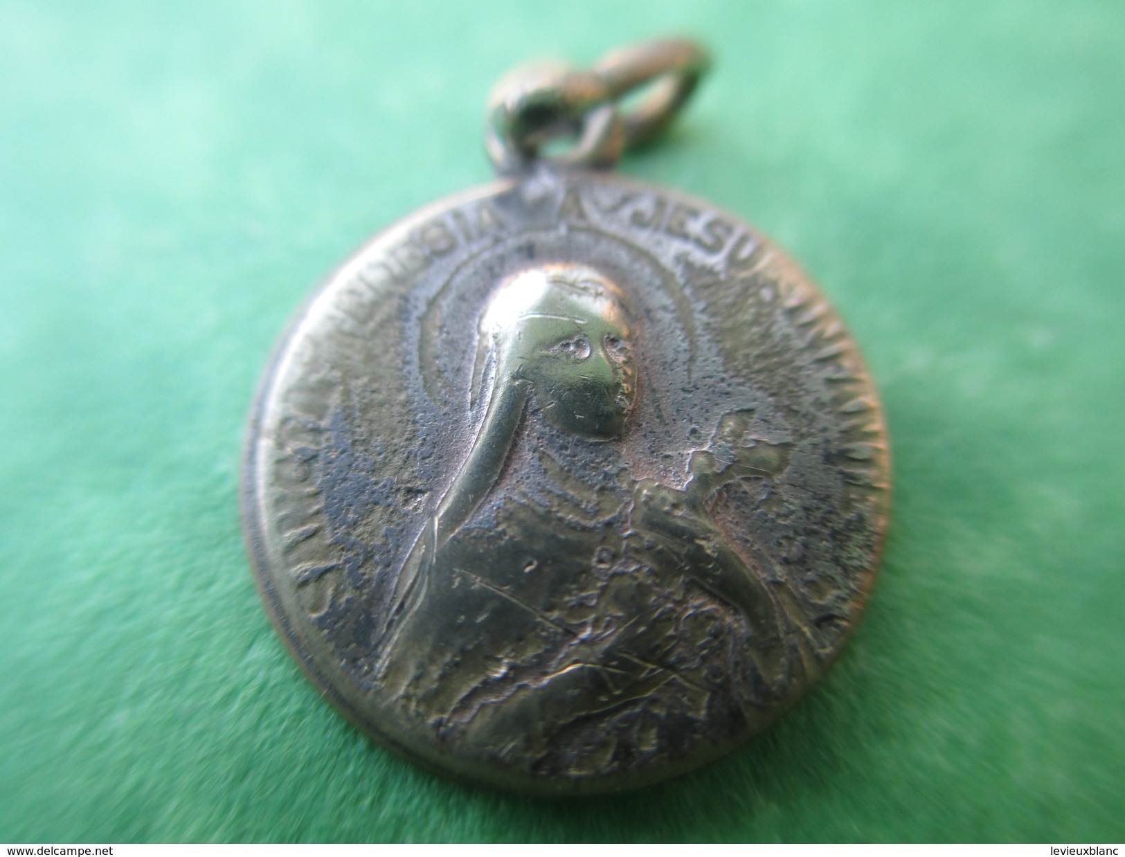 Petite Médaille Religieuse/ Sainte Thérése / Roses/ Lisieux / Début XXème Siècle     CAN283 - Religion &  Esoterik