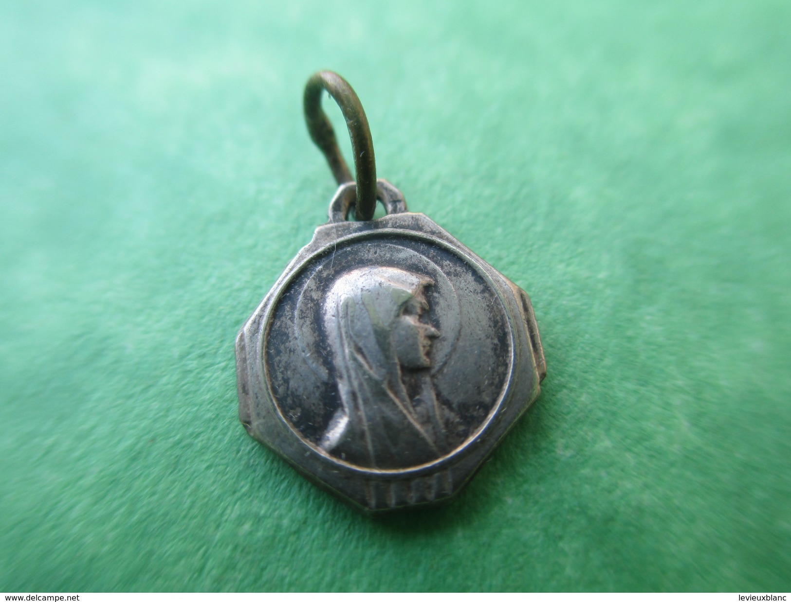 Petite Médaille Religieuse/Bernadette/ Grotte De Lourdes /Début XXème Siècle     CAN294 - Religion &  Esoterik