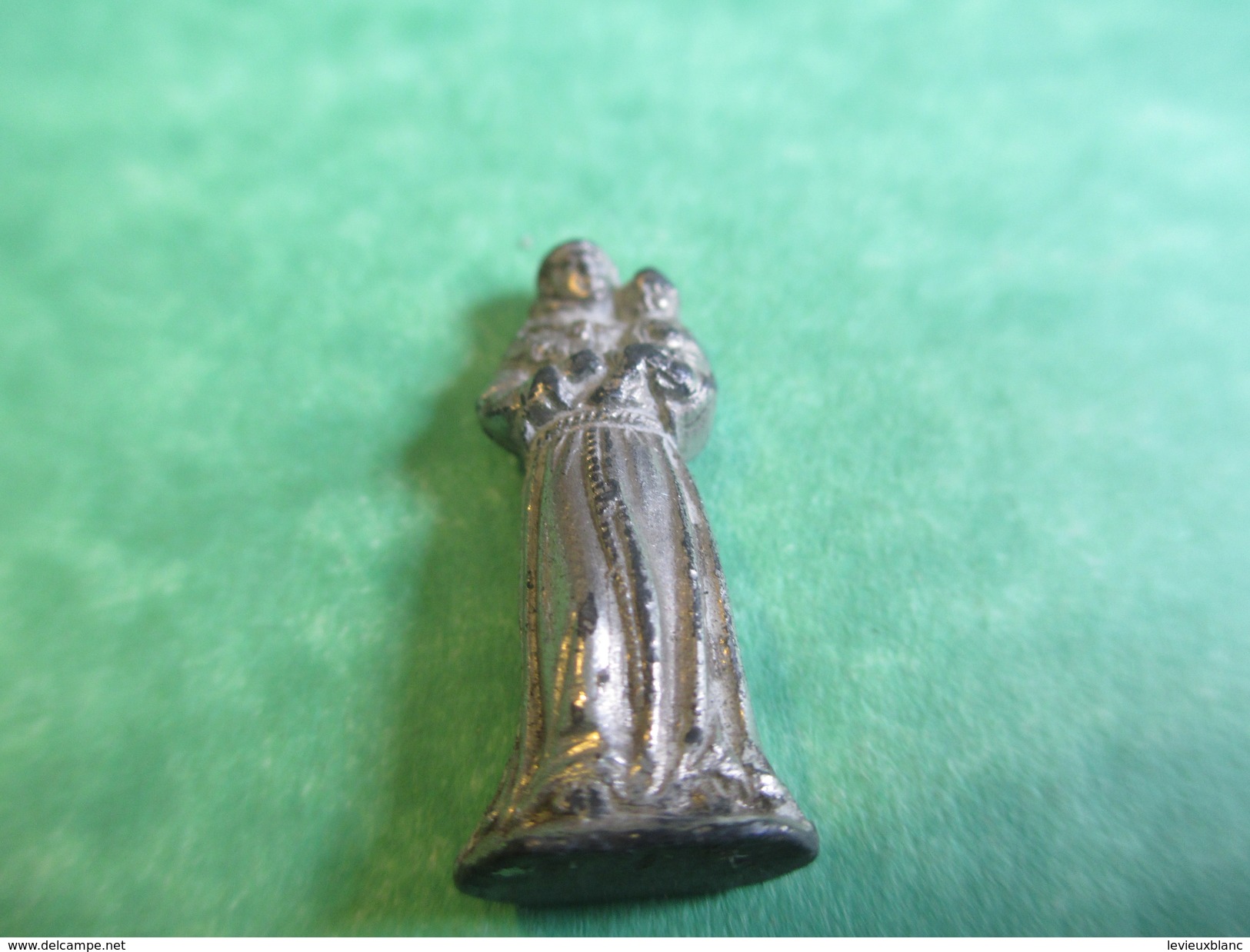 Petite Statuette Religieuse De Protection/Moine  Tenant Jésus Enfant Dans Ses Bras  / 2, 5 Cm /Fin  XIXème Siècle CAN373 - Religion &  Esoterik