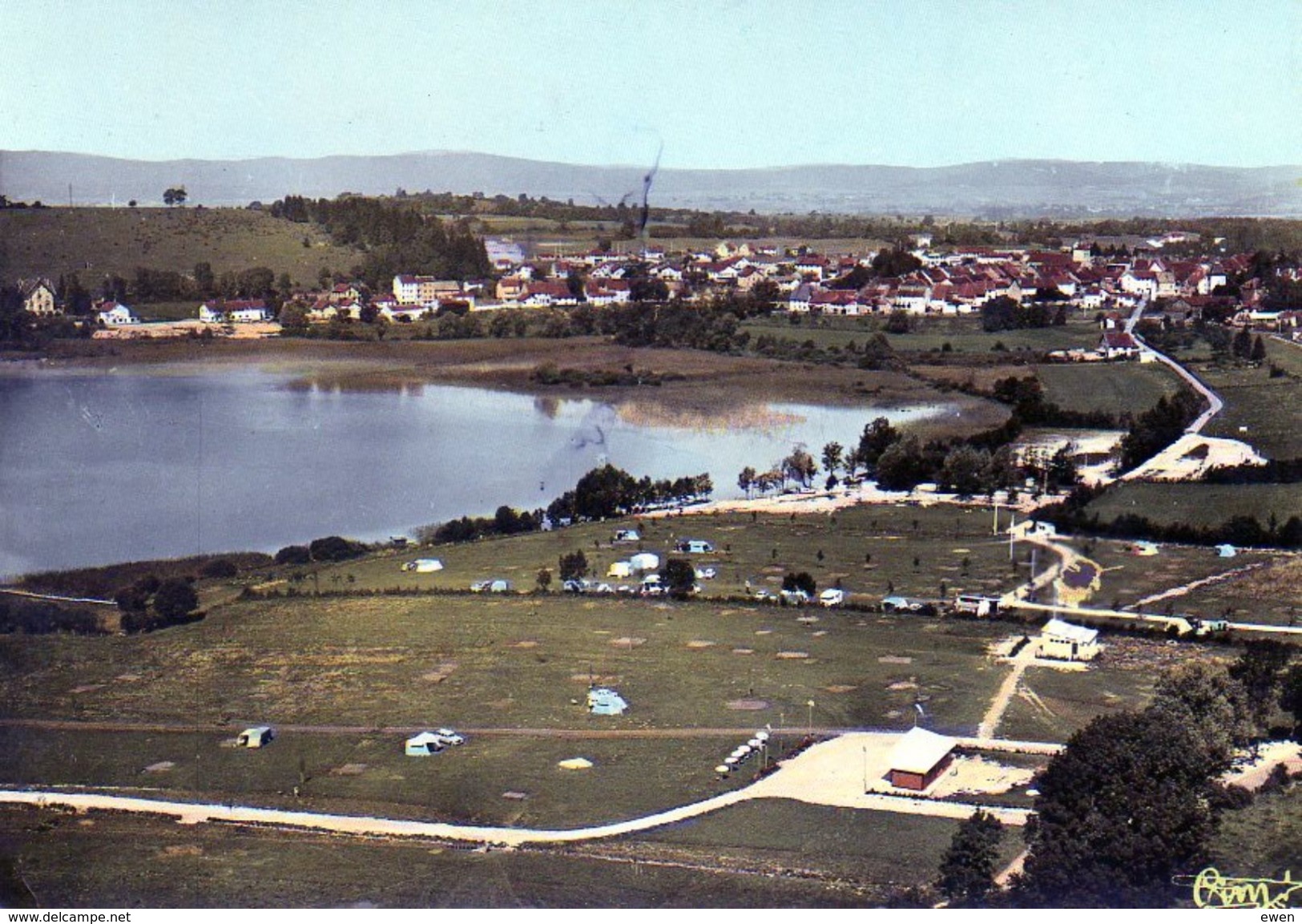 Clairvaux-les-Lacs. Le Camping Et Le Lac. Vue Aérienne. - Clairvaux Les Lacs