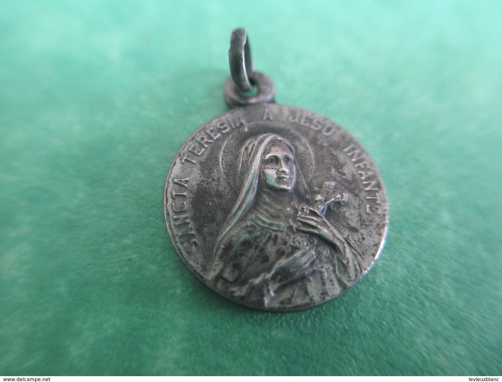 Petite Médaille Religieuse /Sainte Thérése De L'enfant Jésus/ Lisieux /Début XXème Siècle CAN378 - Religion &  Esoterik