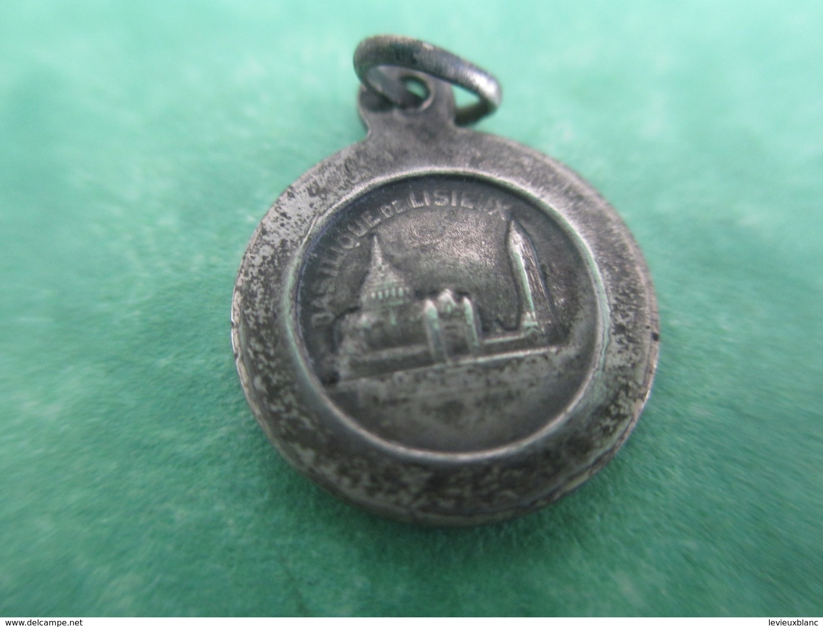 Petite Médaille Religieuse /Sainte Thérése De L'enfant Jésus/ Lisieux /Début XXème Siècle CAN378 - Religion &  Esoterik
