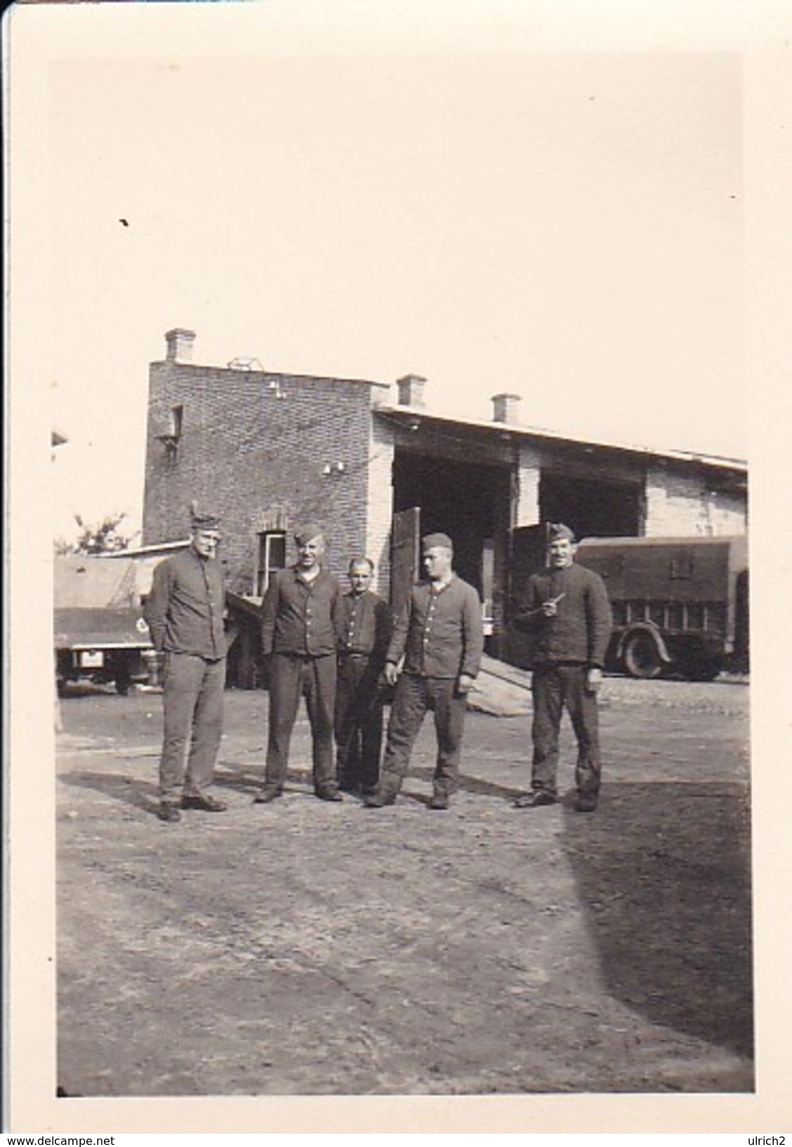 Foto Deutsche Soldaten - Bialystok - Russland Polen - Werkhof Monteure - August 1941 - 8*5cm (29604) - Guerre, Militaire