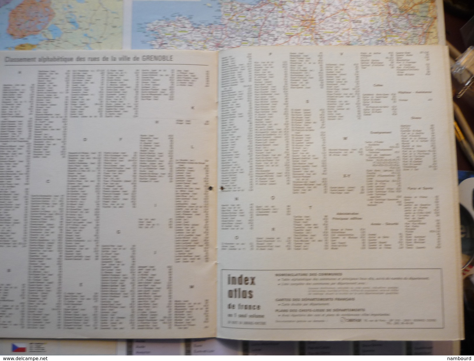 Almanach des PTT 1981 Chiens et chats voila le monde à la ronde / Son mâtin à ses pieds / département d'Isère