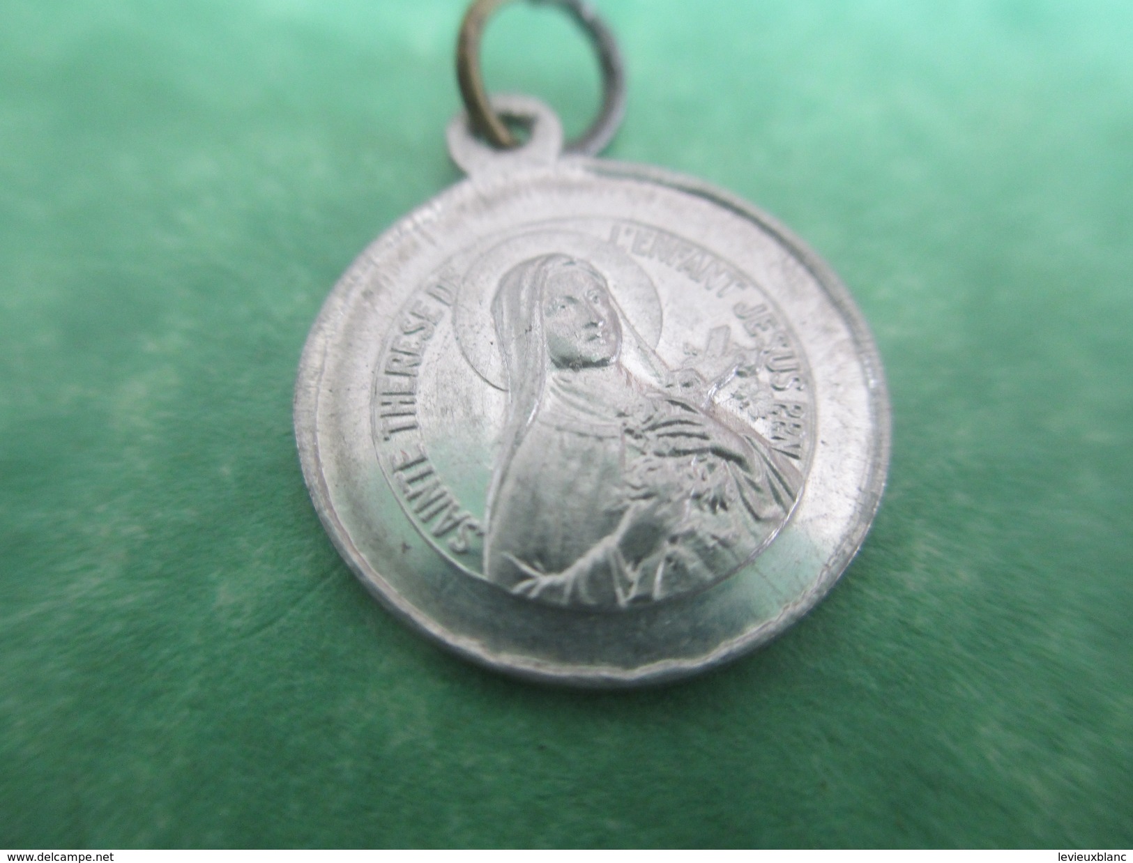 Petite Médaille Religieuse/Sainte Thérése De L'Enfant Jésus/Début XXéme         CAN387 - Religion &  Esoterik
