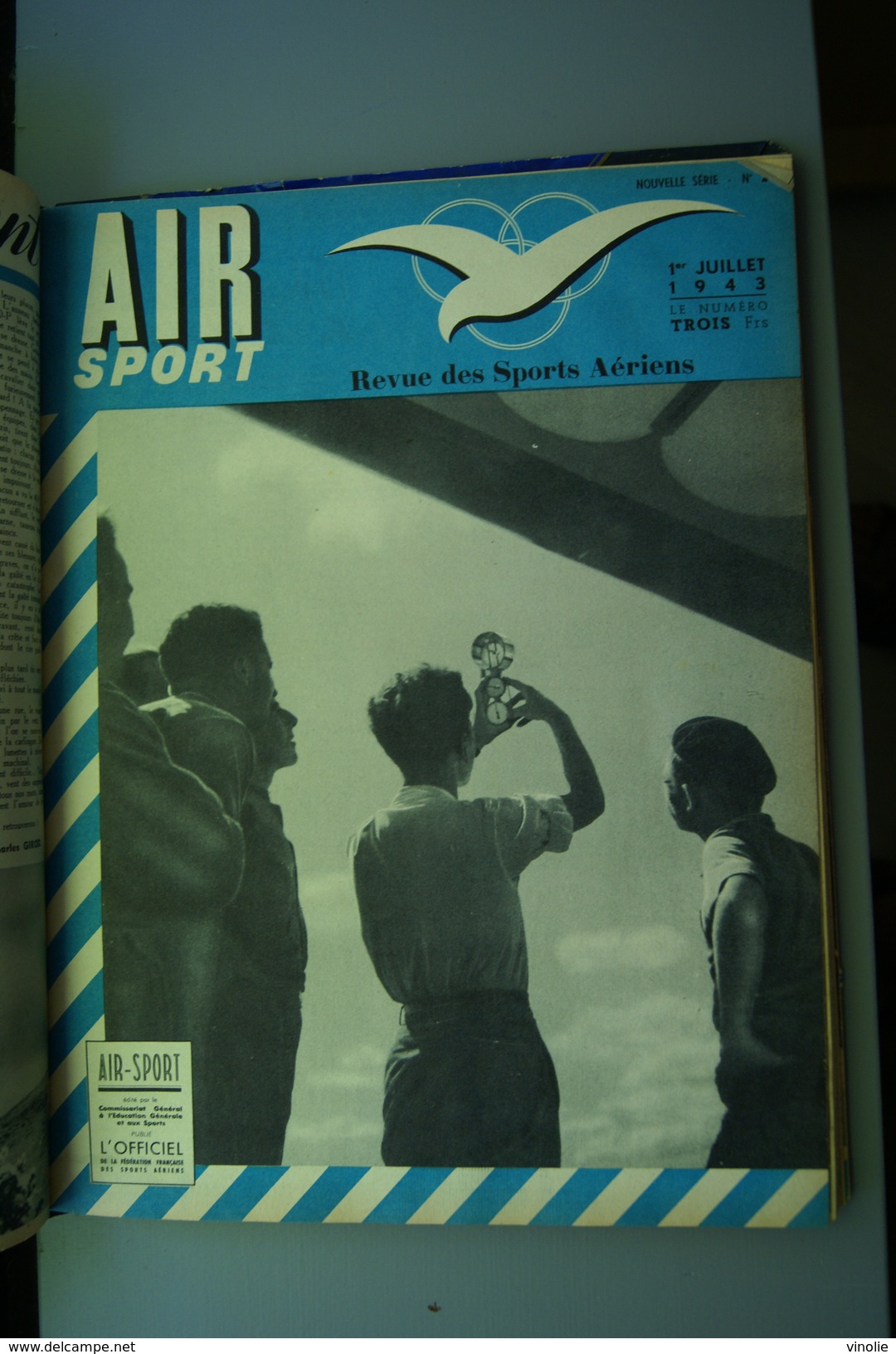 Livre relié les 18 numéros d'air sport   1943. voir photos des 18 unes et liste des articles.