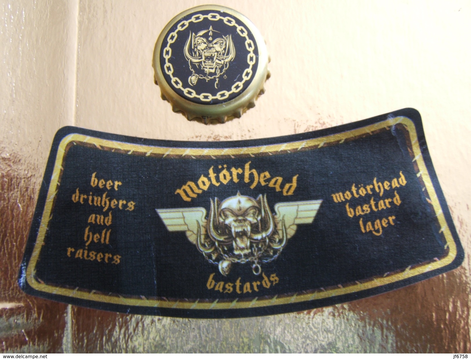 CAPSULE ET ÉTIQUETTE DE BIÈRE MOTÖRHEAD