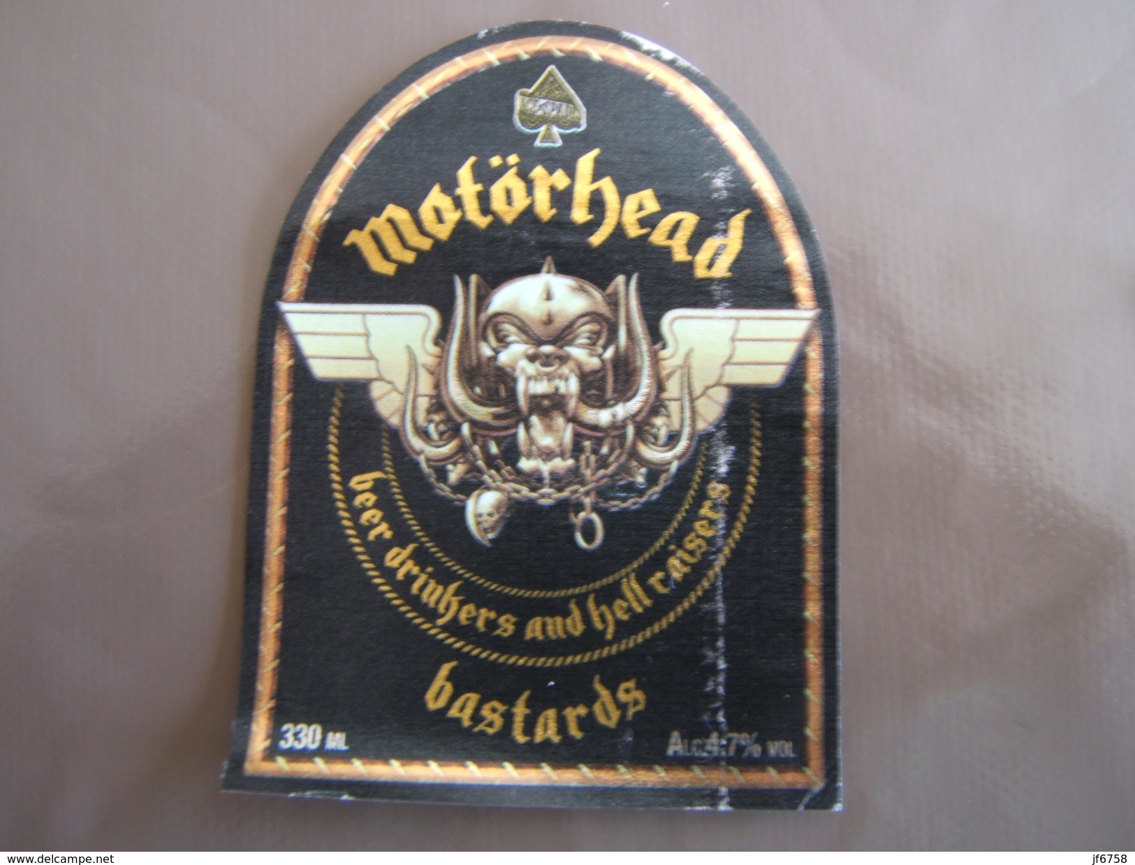 CAPSULE ET ÉTIQUETTE DE BIÈRE MOTÖRHEAD