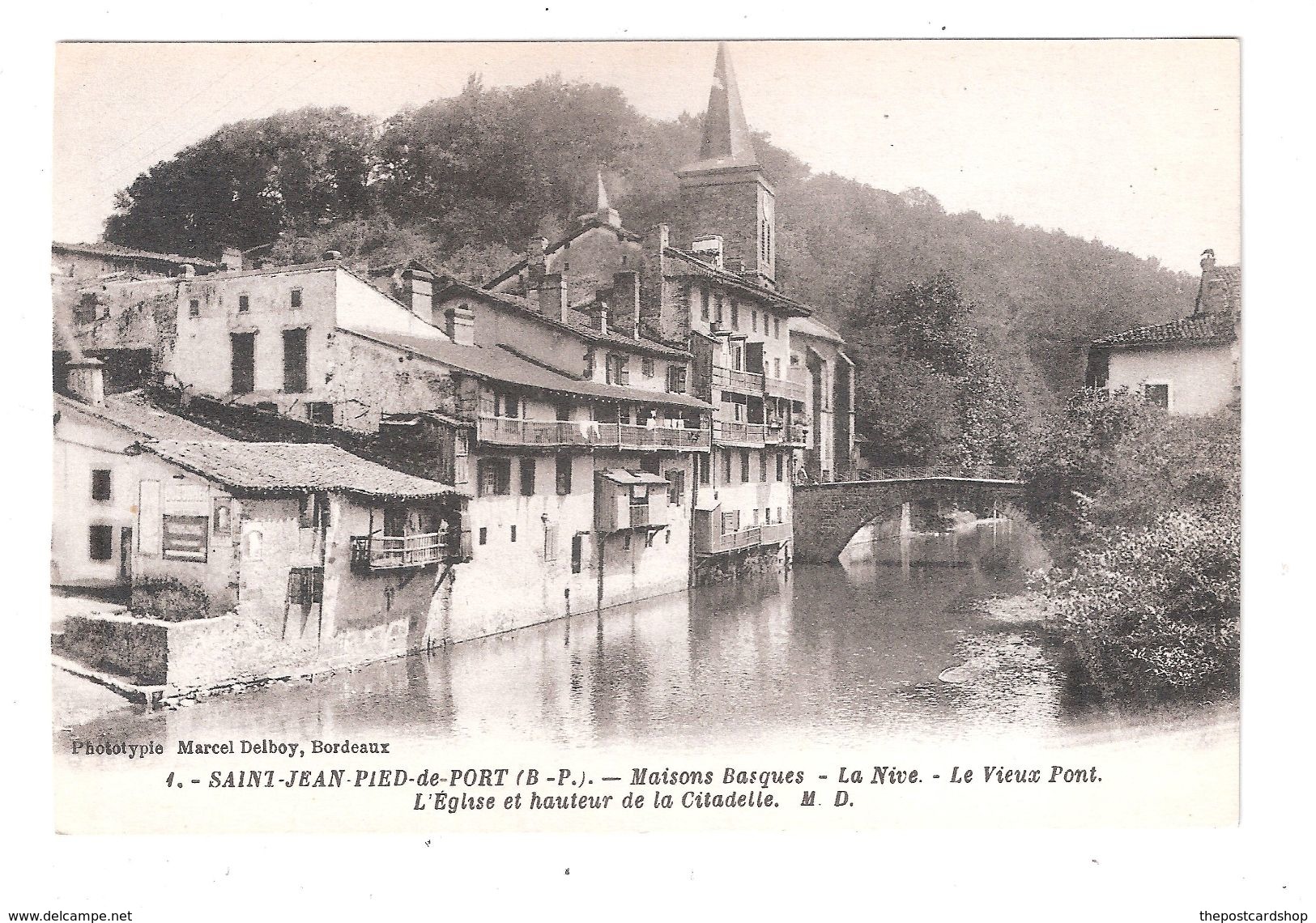 CPA 64 St Jean De Pied De Port Maisons Barques La Nive Achatez Immédiat - Saint Jean Pied De Port