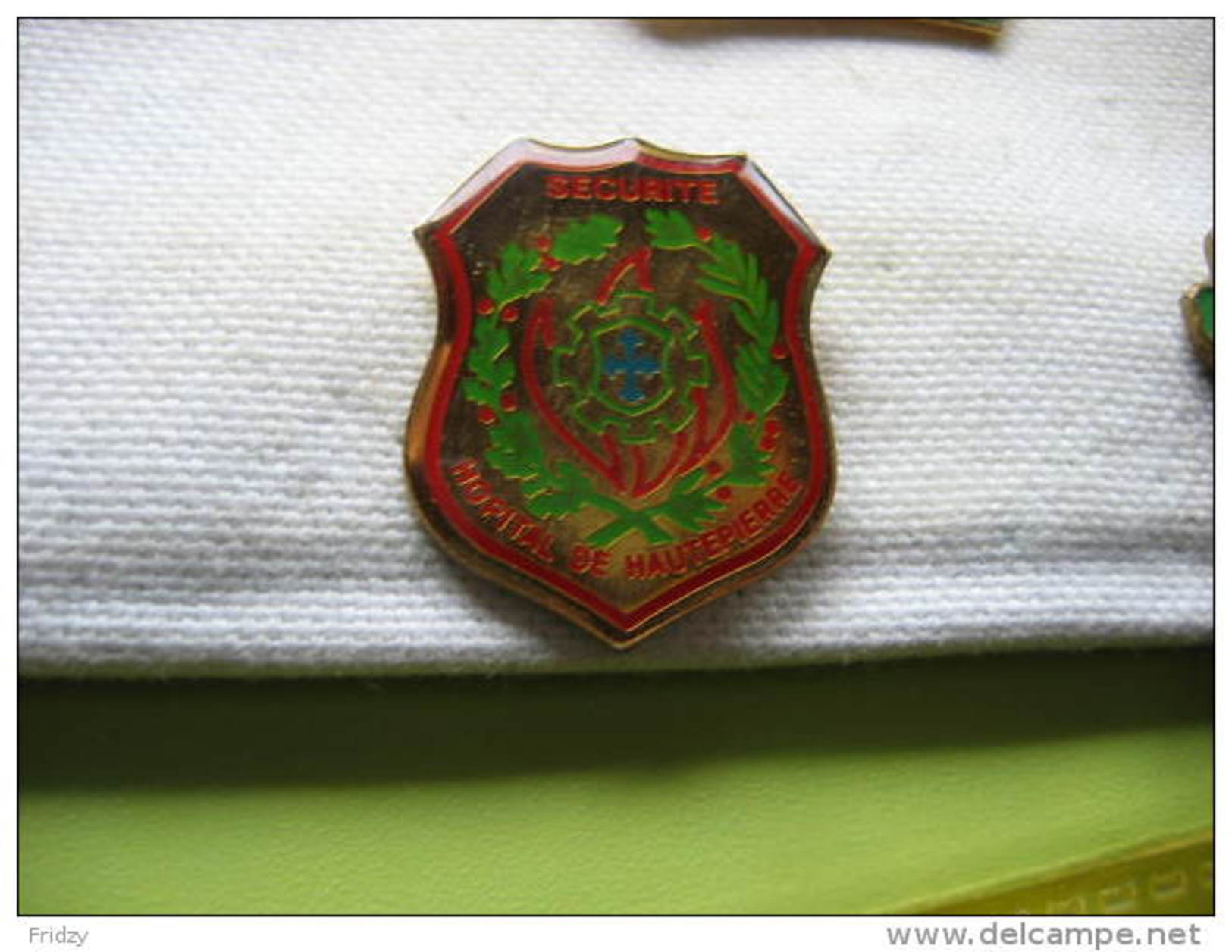 Pin´s De La Sécurité De L'Hopital De HAUTEPIERRE à Strasbourg - Militaria