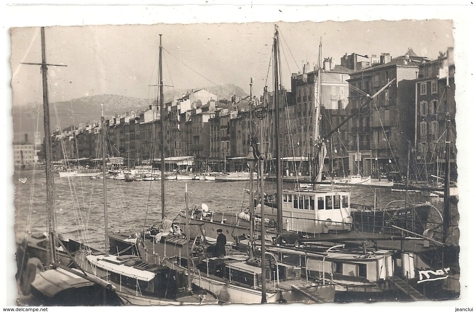 CPSM - 3.053. TOULON-SUR-MER .LE PORT ET LE QUAI . MANQUE DE PAPIER AU VERSO CAR TIMBRE ARRACHE . 2 SCANES - Toulon