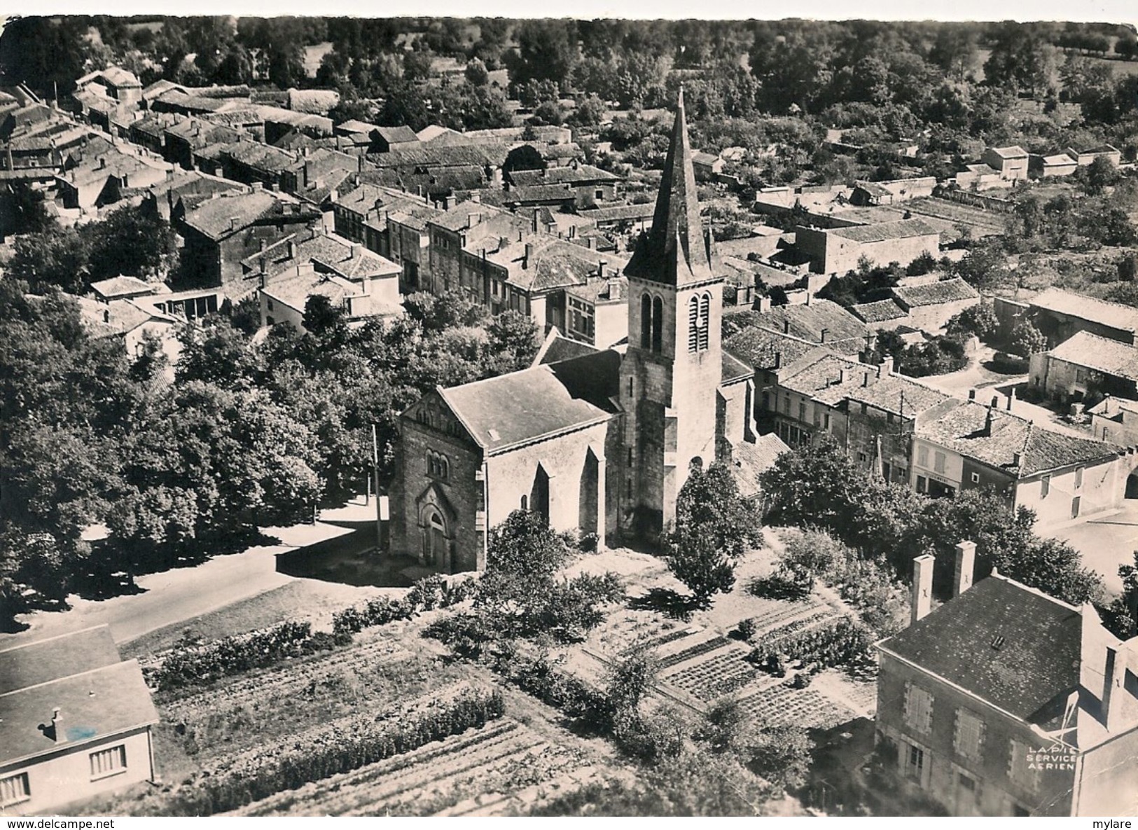 Cpm 79 Brioux  L'église - Brioux Sur Boutonne