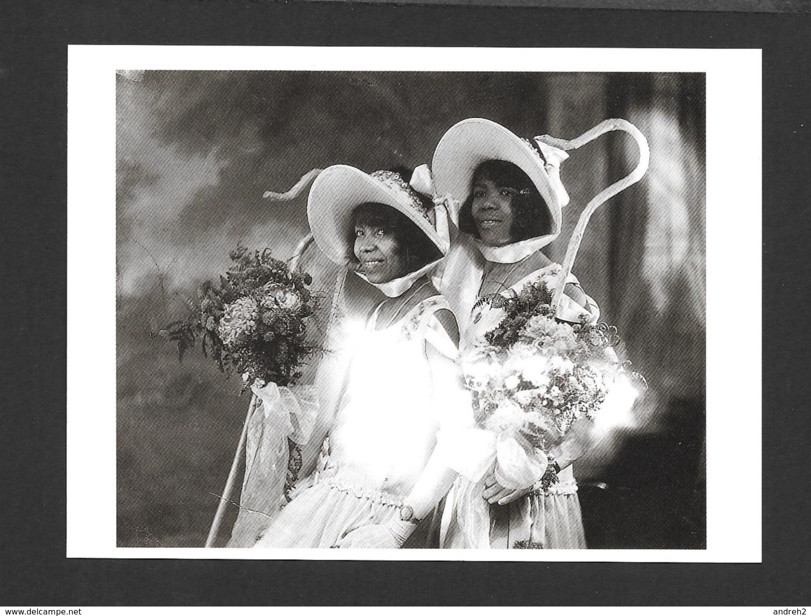 PHOTOGRAPHIE - BRIDESMAIDS IN HARLEM C. 1930 - 6½ X 4¾ Po - 16½ X 12 Cm - PHOTO JAMES VAN DER ZEE - Photographie