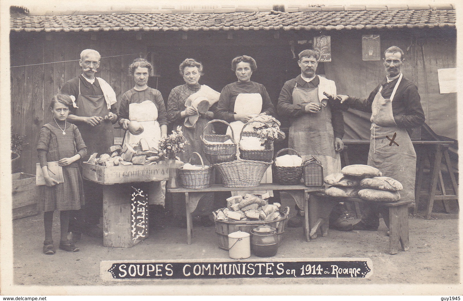 ROANNE SOUPE COMMUNISTE En 1914  Gros Plan Sur 6 Personnes Et Un Enfant - Roanne