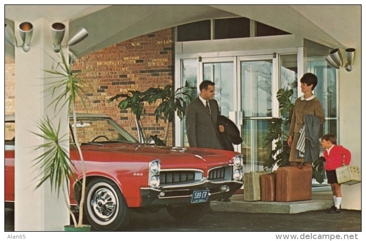 Boise Idaho, Holiday Inn Hotel, Auto, Couple With Boy Luggage, C1960s Vintage Postcard - Boise