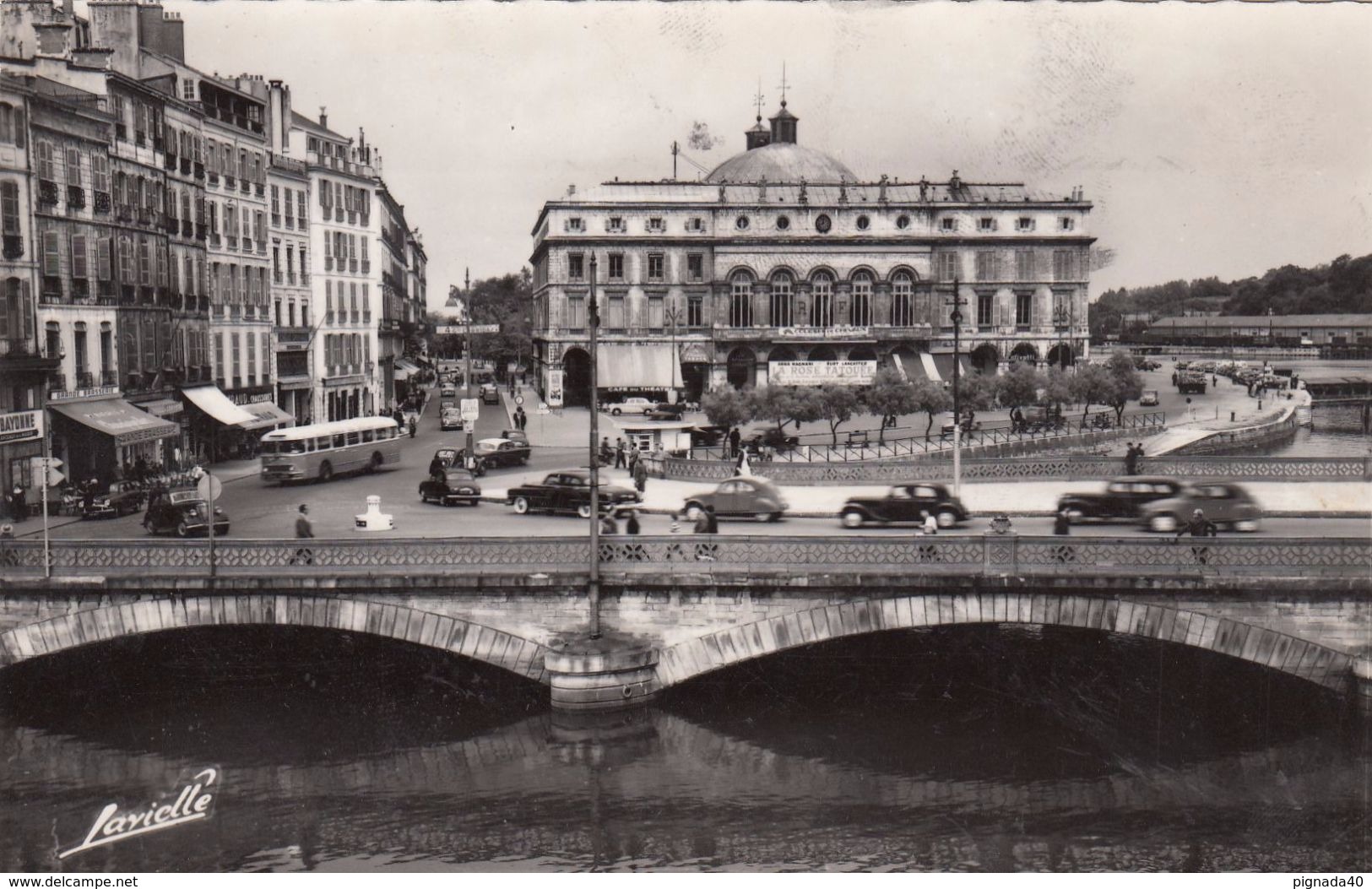 Cp , 64 , BAYONNE , Place De La Libération - Bayonne