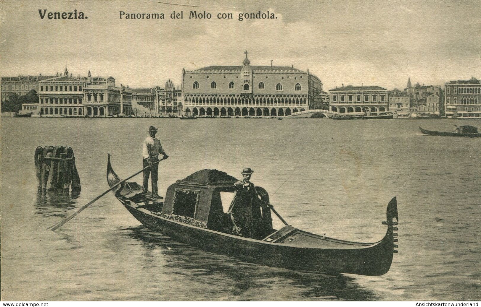 Venezia - Panorama Del Molo Con Gondola (000984) - Venezia (Venedig)