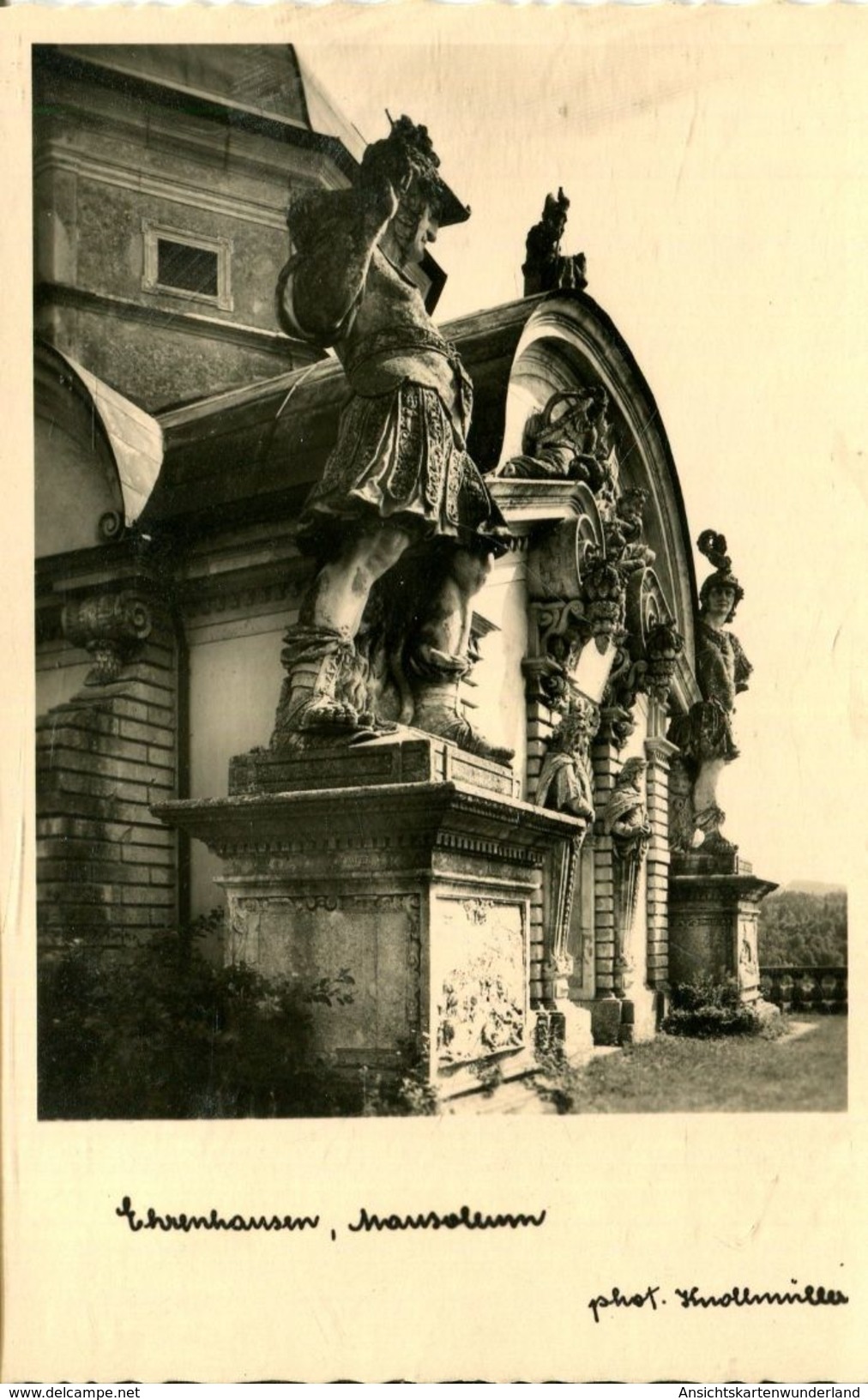 Ehrenhausen - Mausoleum 1948 (000991) - Ehrenhausen