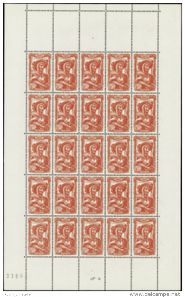 N&deg; 5 93 /598 Coiffes R&eacute;gionales 6  Feuilles De 25 Timbres  Qualit&eacute;: ** Cote: 425&nbsp; - Autres & Non Classés