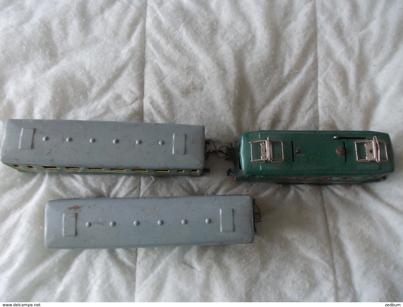 HORNBY MECCANO Lot de 2 wagons voyageurs 1 locomotive BB 8051 et de plus de 35 rails (droits, courbes et aiguillages)