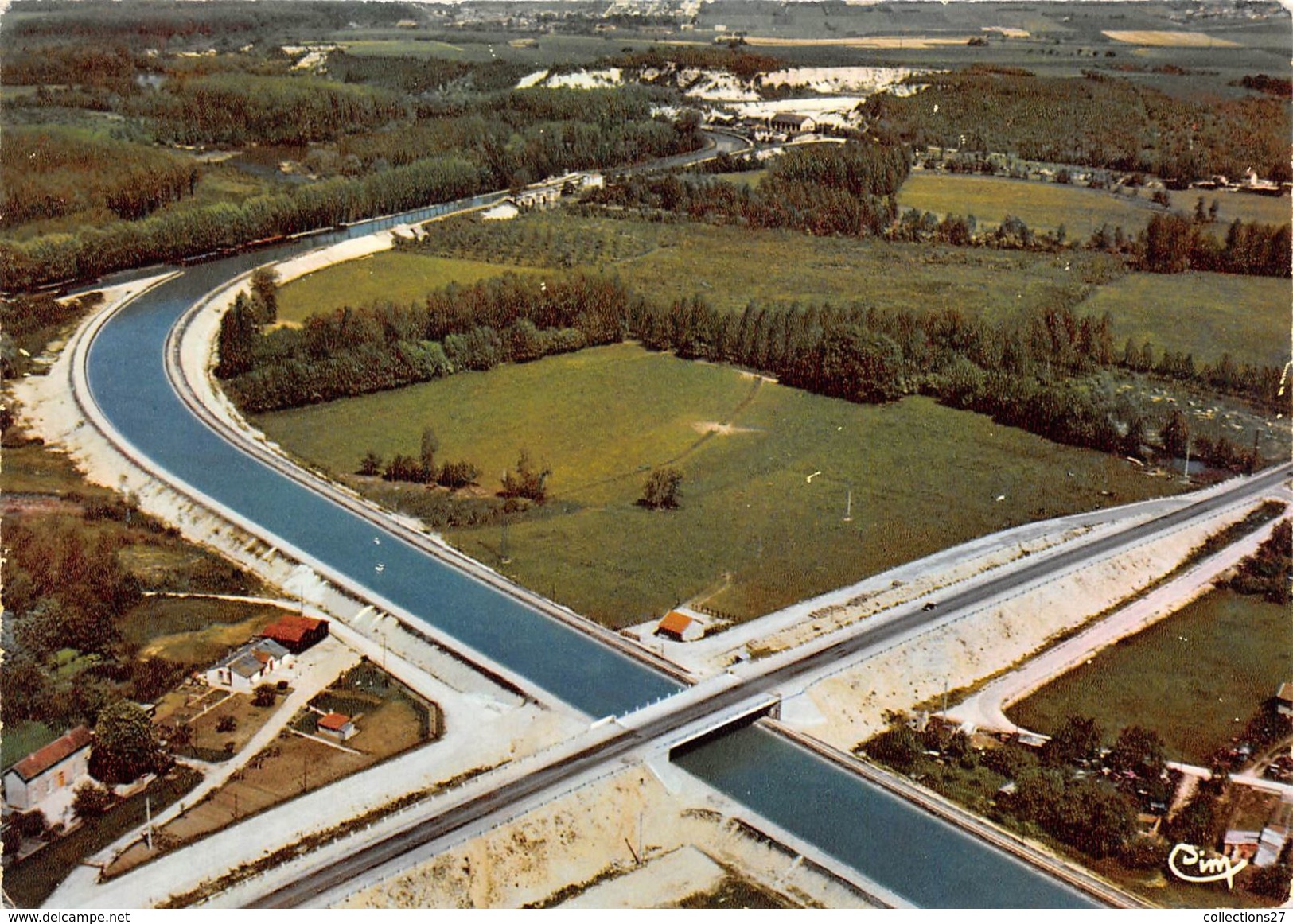 51-VITRY-LE-FRANCOIS- VUE GENERALE , LE CANAL LATERAL A LA MARNE ET LA R N 44 - Vitry-le-François