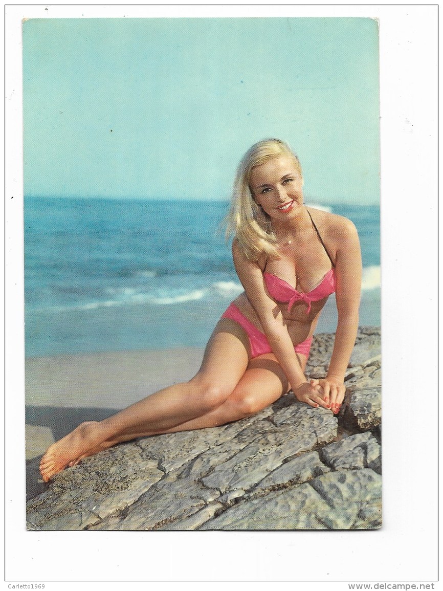 DONNA IN COSTUME DA BAGNO ANNI 60 VIAGGIATA FG - Moda