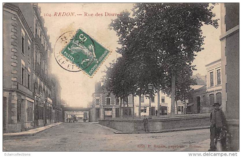 Redon     35     Rue Des Douves            (voir Scan) - Redon