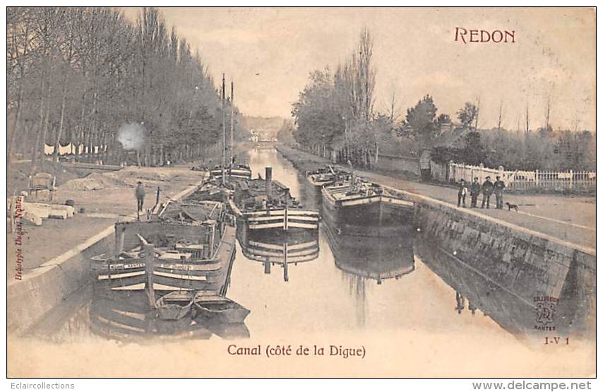 Redon     35       Le Canal  De  Nantes A Brest  . Coté Digue.Péniches       (  Voir Scan) - Redon
