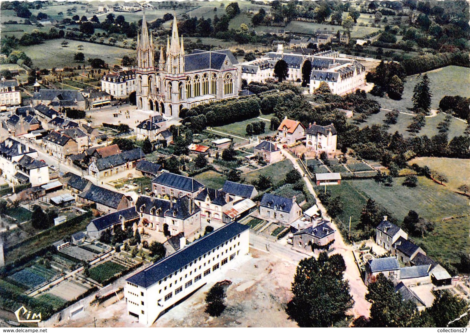 53-PONTMAIN- VUE GENERALE AERIENNE ET LE CENTRE D'ACCUEIL JEAN XXIII - Pontmain