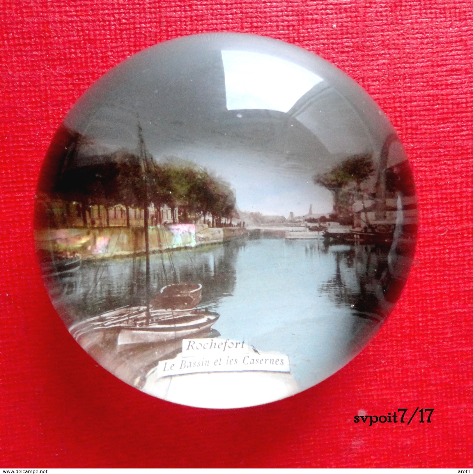 Presse Papier En Verre  :  17- ROCHEFORT : Le Bassin Et Les Casernes - Paper-weights