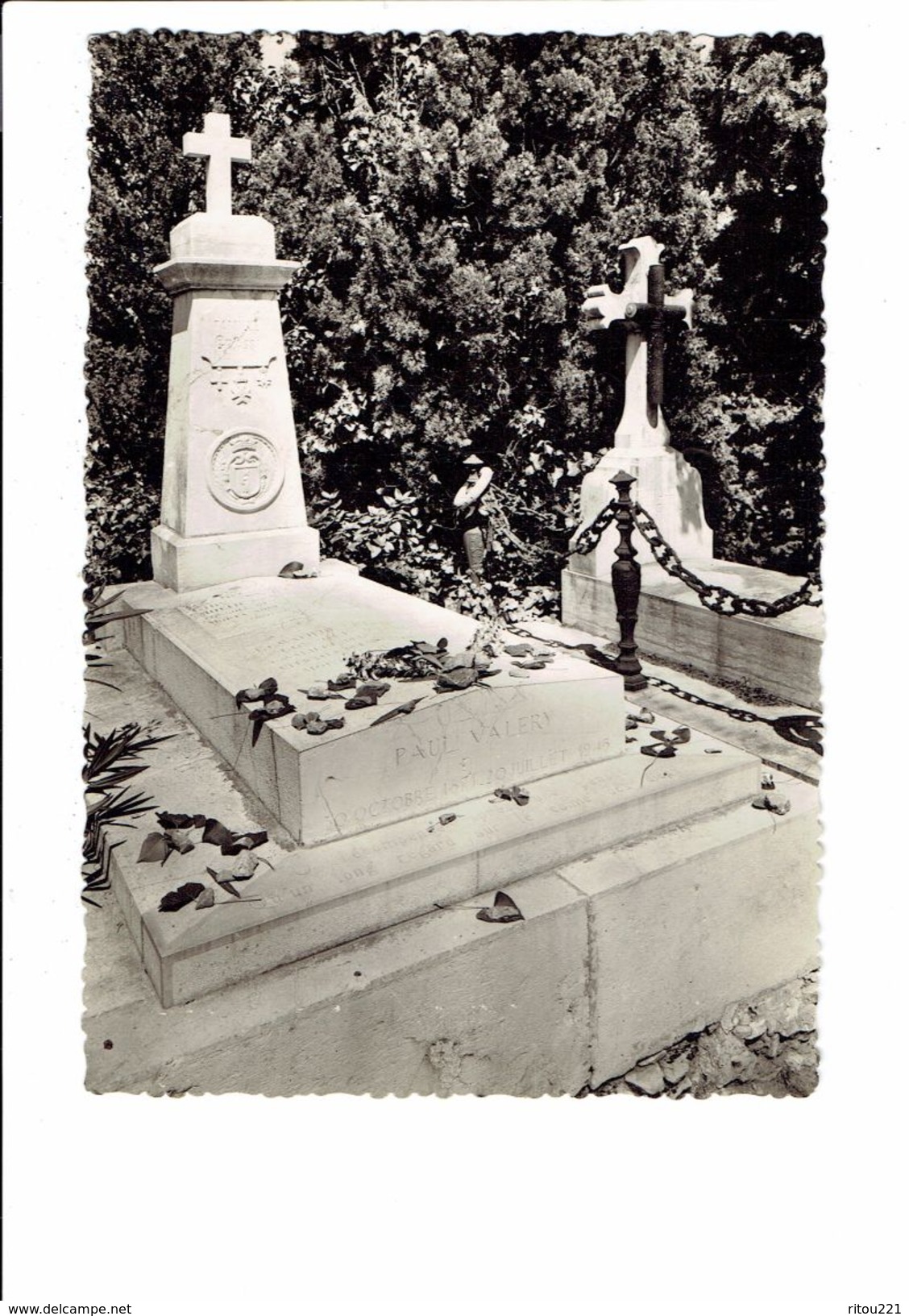 Cpm - 34 - SETE - Tombe De Paul Valéry - Cimetière Marin - Sculpture Médaille Militaire Croix De Guerre - Sete (Cette)