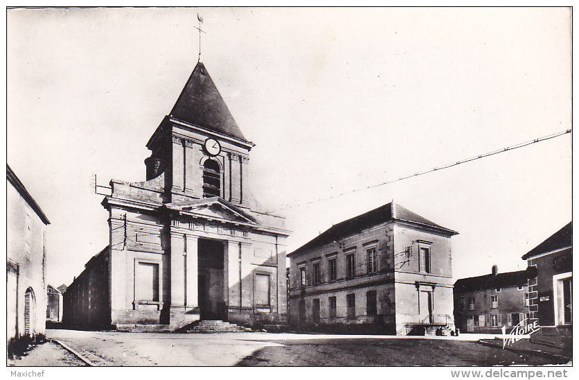 Cruzy Le Chatel - La Place De L'Eglise - Circ 1968 - Cruzy Le Chatel