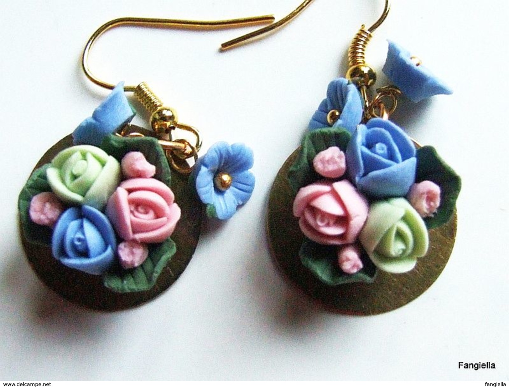 Boucles D'oreilles Fleurs Multicolores Polymère Accessoires Dorés Et Bronze   Un Petit Plaisir Plein De Charme!  Elles M - Boucles D'oreilles