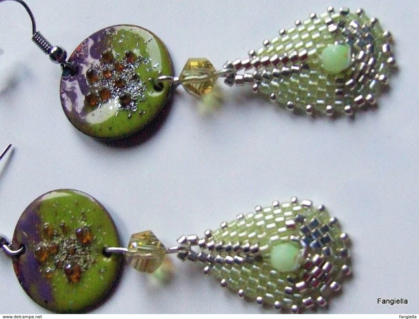 Boucles D'oreilles émaux Sur Cuivre Vert Violet Et Goutte Tissée En Miyuki Delicas  Des Merveilles Réalisées Par Deux Ar - Earrings