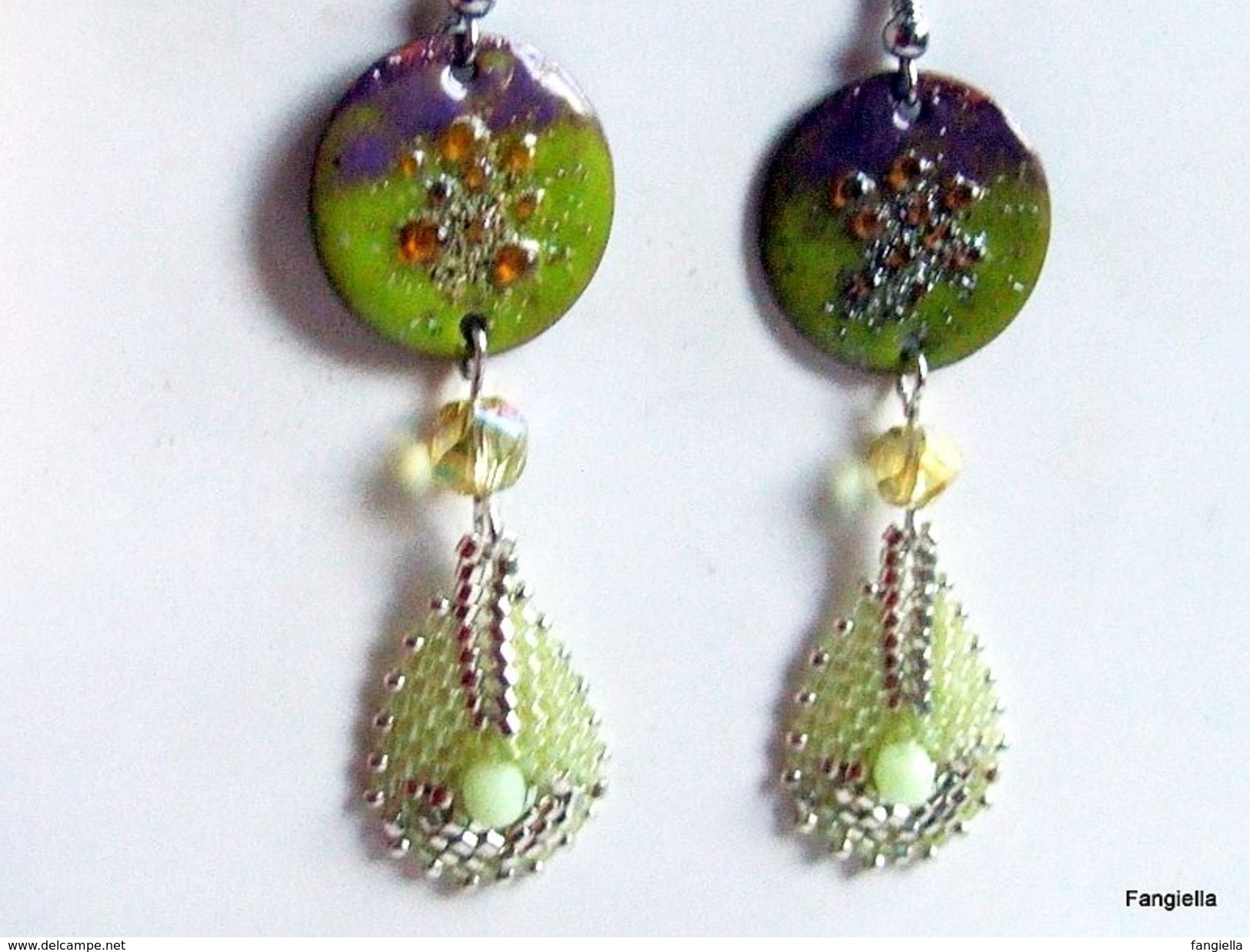 Boucles D'oreilles émaux Sur Cuivre Vert Violet Et Goutte Tissée En Miyuki Delicas  Des Merveilles Réalisées Par Deux Ar - Ohrringe