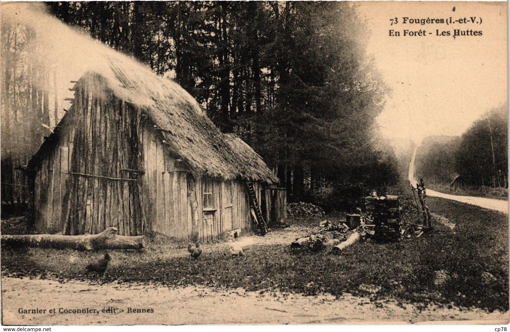 FOUGERES (35) En Forêt, Les Huttes Des Sabotiers - Rare - Très Bon état - - Fougeres