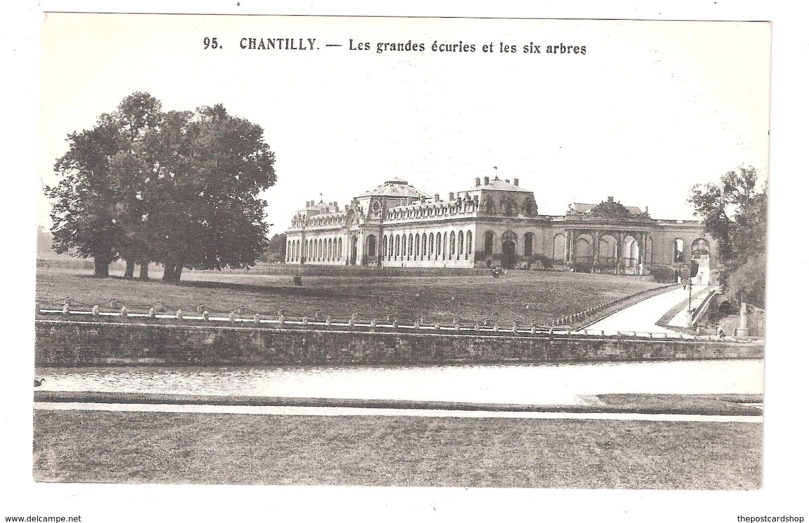 CPA 60 Chantilly Les Grandes Ecuries Et Les Six Arbres BUY IMMEDIATELY - Chantilly