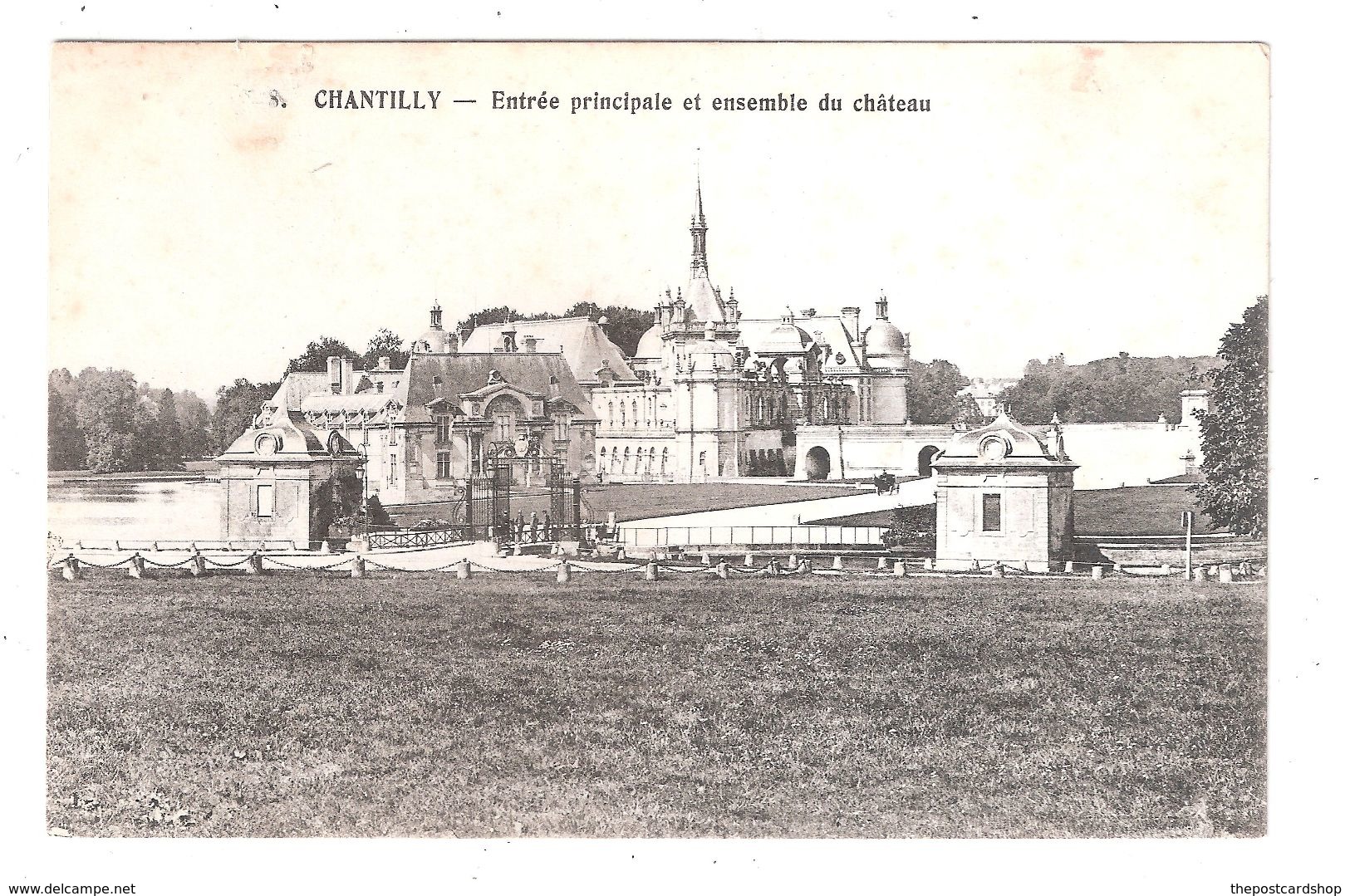 CPA 60 Chantilly Le Chateau Entree Principale Et Ensemble Du Chateau BUY IMMEDIATELY - Chantilly