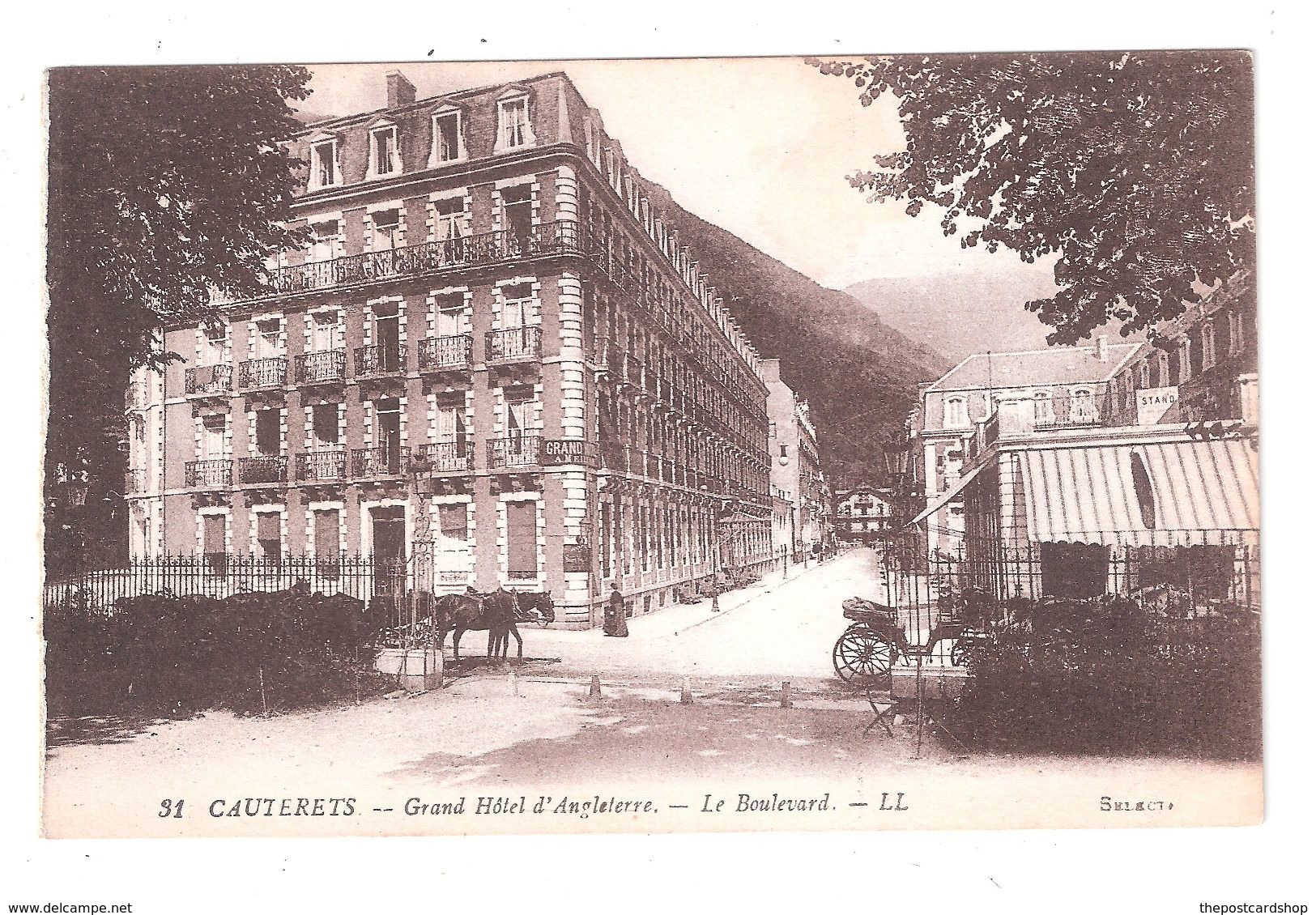 CPA 65 No. 31Cauterets Grand Hotel D'Angleterre Le Boulevard LL Louis Levy Attelage BUY IMMEDIATELY - Cauterets