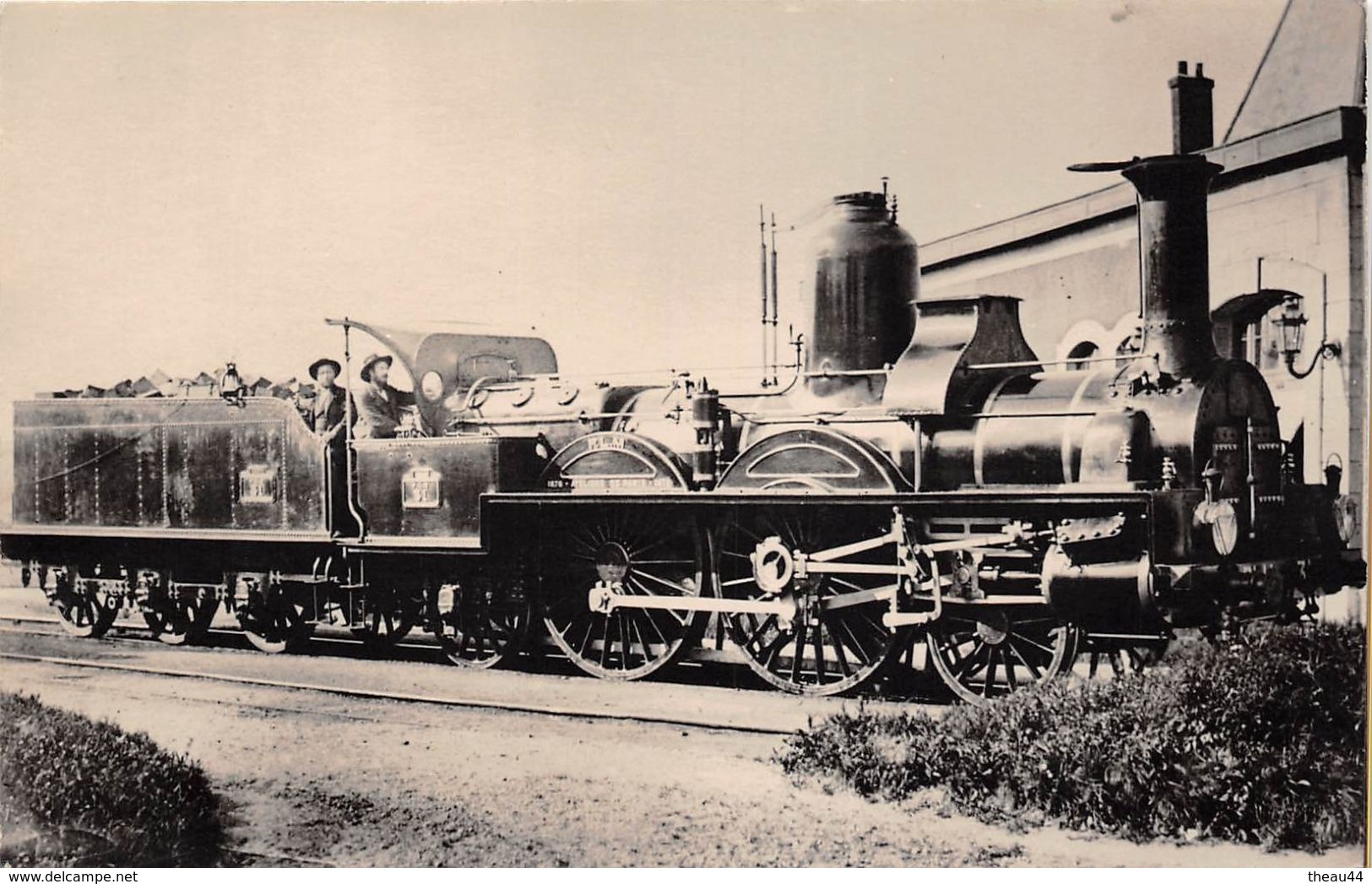 ¤¤  -  Carte-Photo Non Située   -  Chemin De Fer  -  Locomotive Du P.L.M En Gare , Cheminots   -  ¤¤ - Materiaal