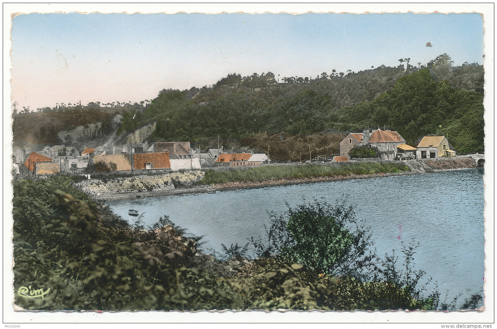 Jugon - Vue Sur L'Etang - Jugon-les-Lacs