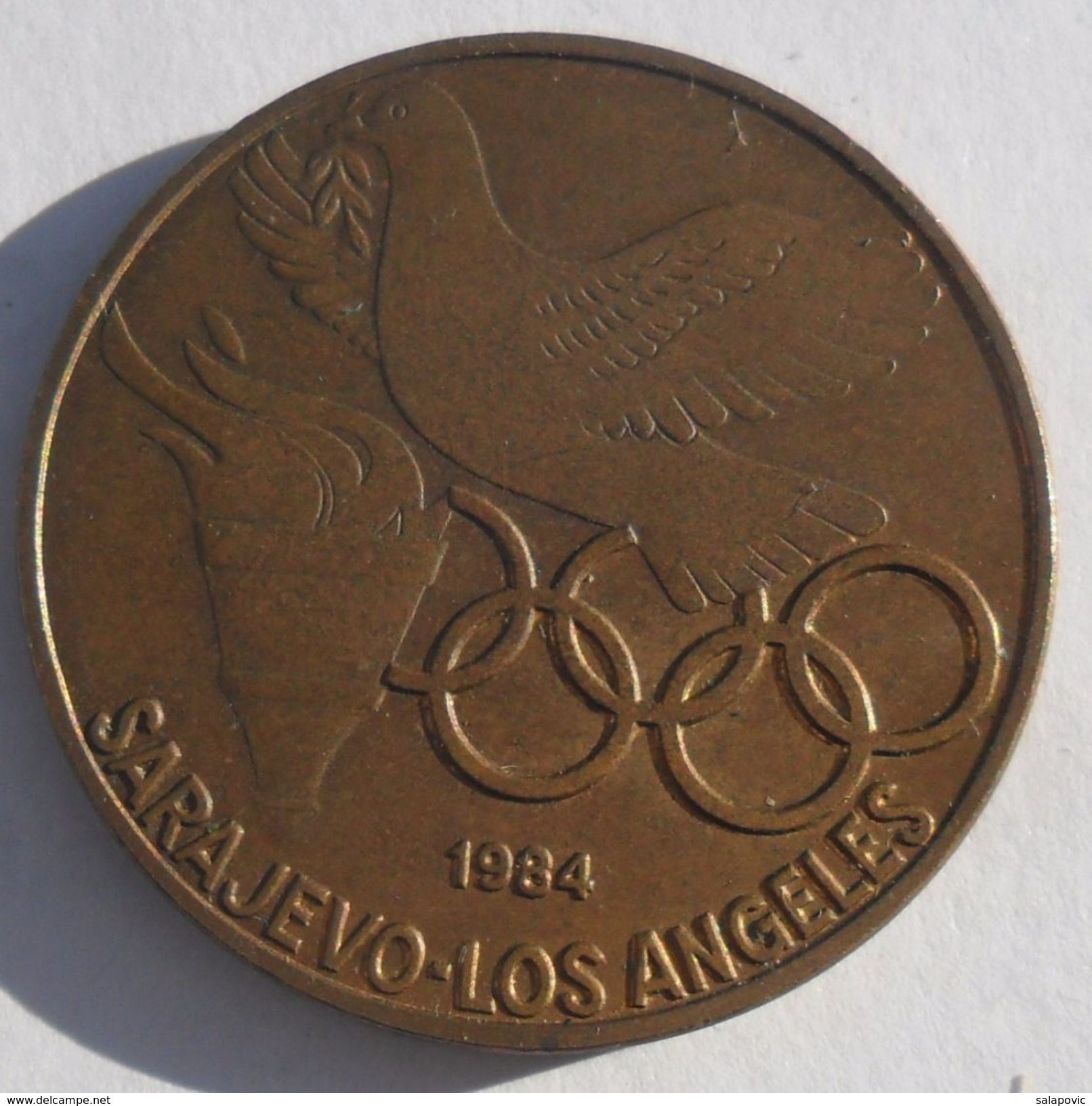 OLYMPIC MEDALION " SARAJEVO - LOS ANGELES " 1984 - Bekleidung, Souvenirs Und Sonstige