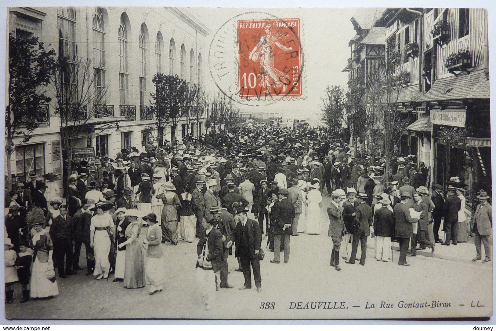 LA RUE GONTAUT-BIRON - DEAUVILLE - Deauville