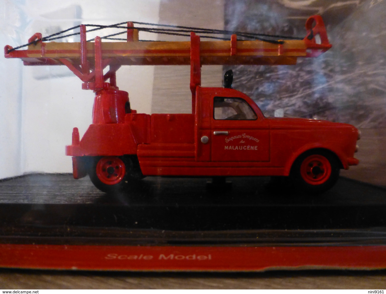 Assez  Rare --  Sapeurs  Pompiers  De  Malaucene   -- 1 / 43  -- 1967   ""  PEUGEOT  403  ""  Neuf  Dans  Sa  Boite..... - Autres & Non Classés